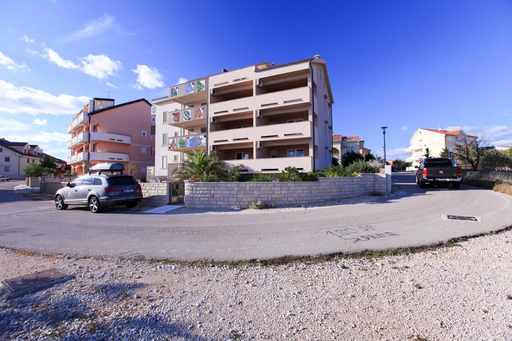 Apartments Miroslav Povljana Ngoại thất bức ảnh