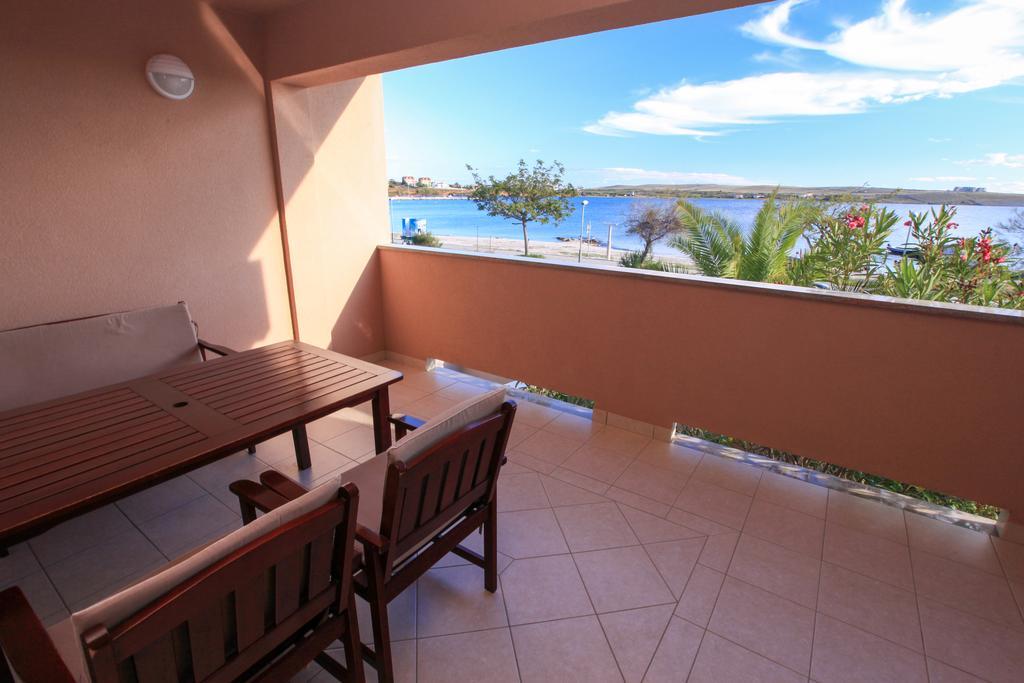 Apartments Miroslav Povljana Ngoại thất bức ảnh