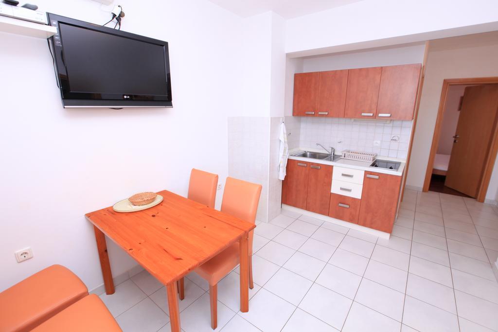 Apartments Miroslav Povljana Ngoại thất bức ảnh