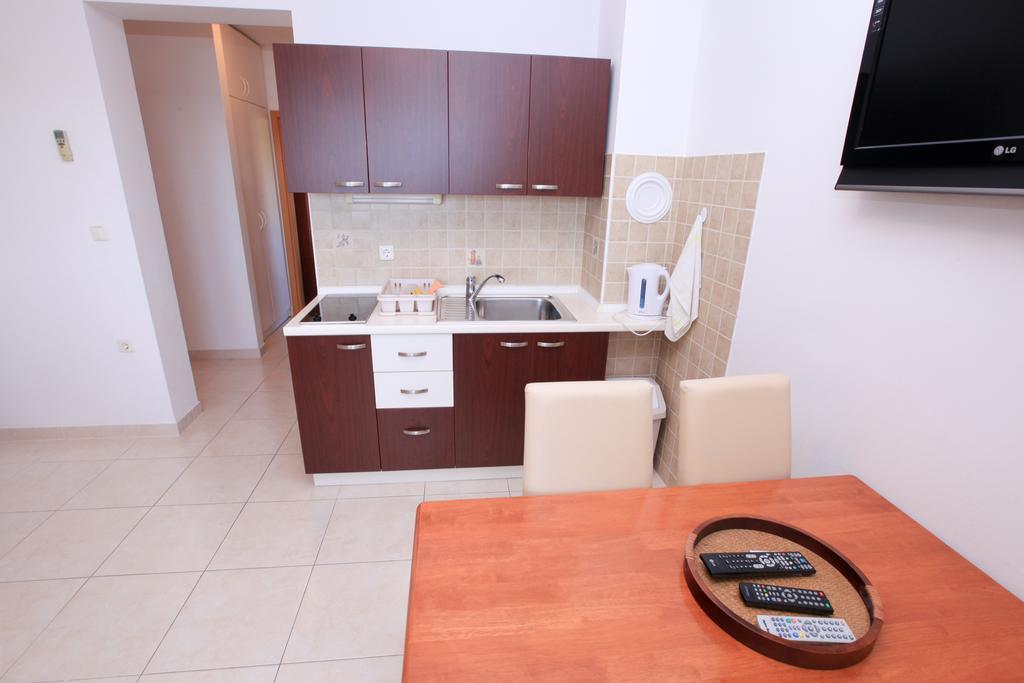 Apartments Miroslav Povljana Ngoại thất bức ảnh