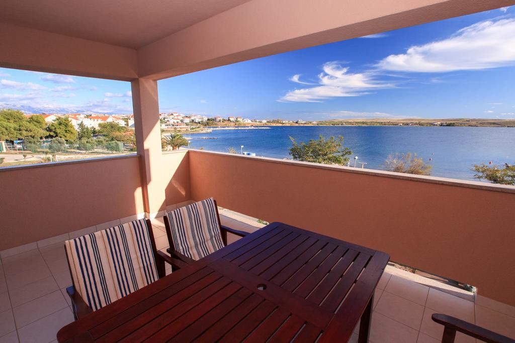 Apartments Miroslav Povljana Ngoại thất bức ảnh