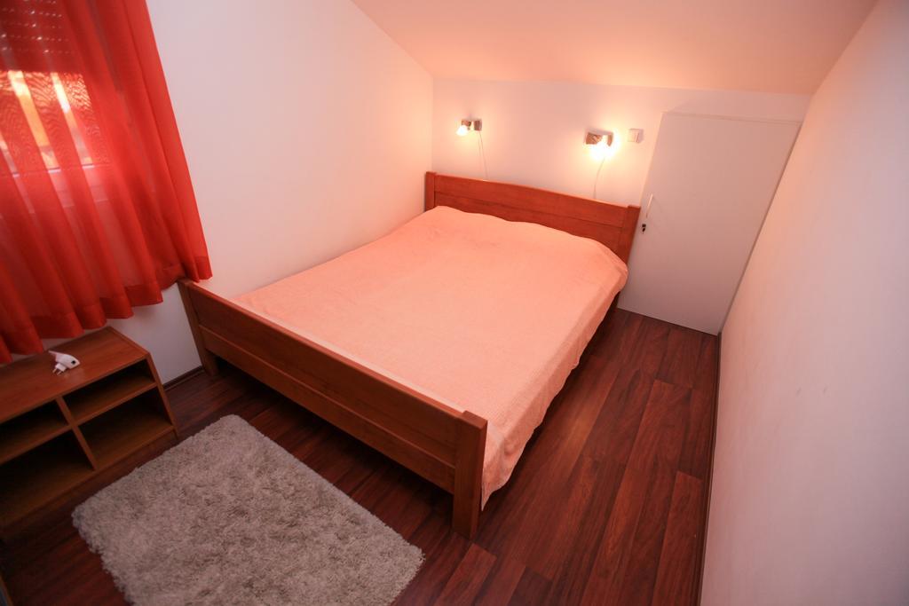 Apartments Miroslav Povljana Ngoại thất bức ảnh