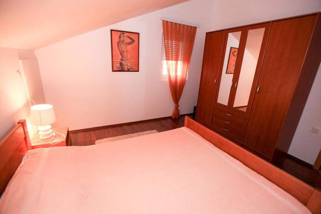 Apartments Miroslav Povljana Ngoại thất bức ảnh