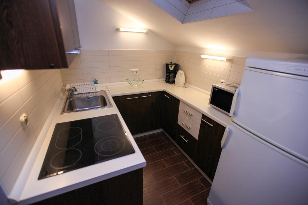 Apartments Miroslav Povljana Ngoại thất bức ảnh