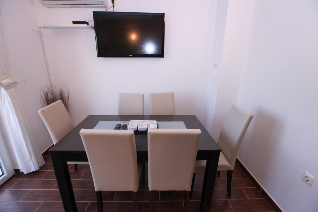 Apartments Miroslav Povljana Ngoại thất bức ảnh