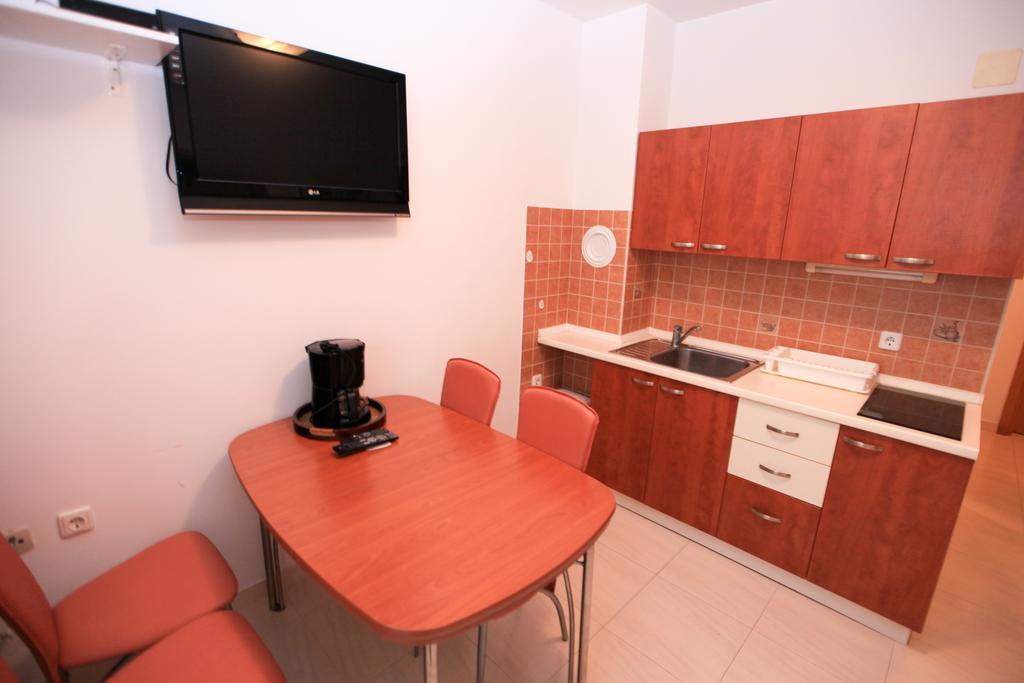 Apartments Miroslav Povljana Ngoại thất bức ảnh