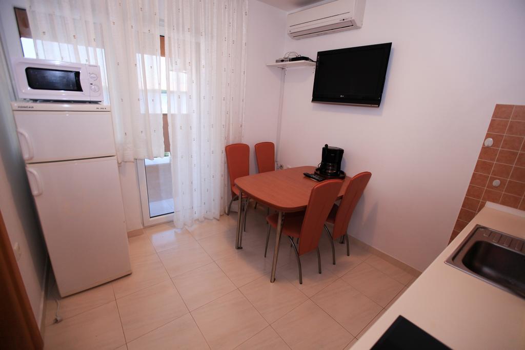 Apartments Miroslav Povljana Ngoại thất bức ảnh