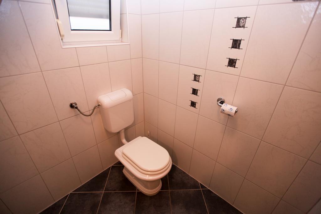 Apartments Miroslav Povljana Ngoại thất bức ảnh