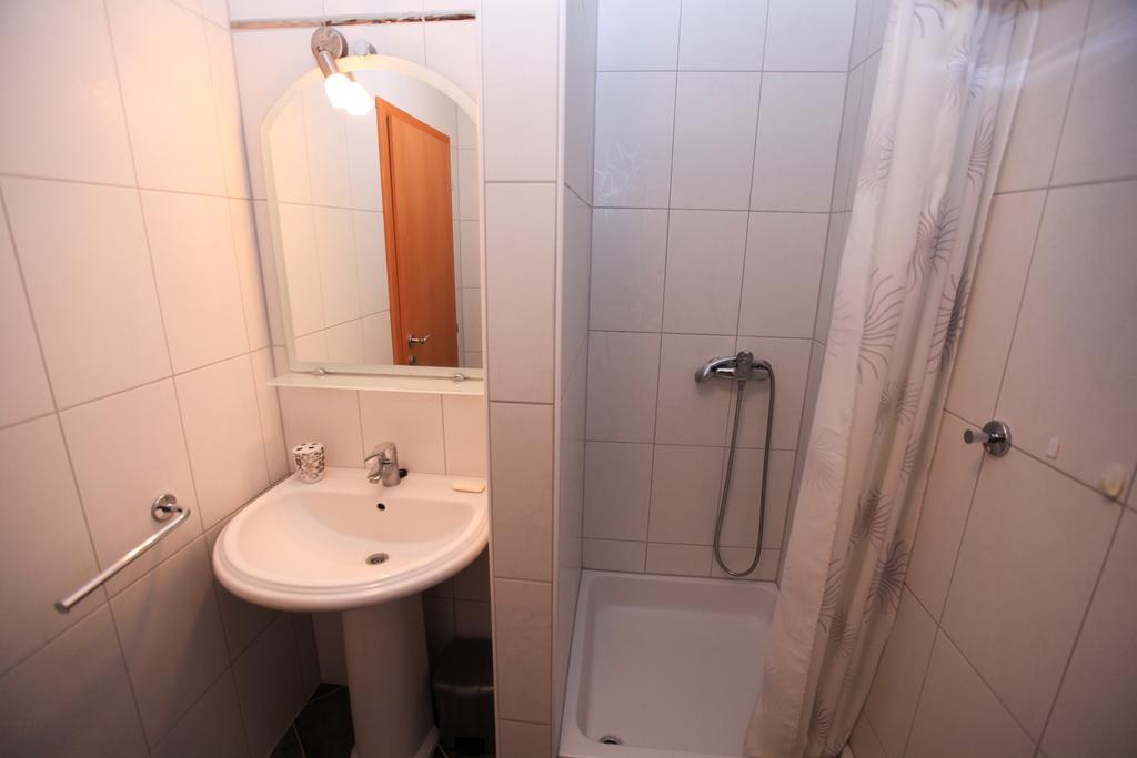 Apartments Miroslav Povljana Ngoại thất bức ảnh