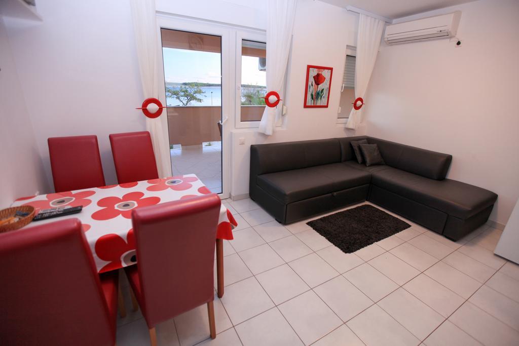 Apartments Miroslav Povljana Ngoại thất bức ảnh
