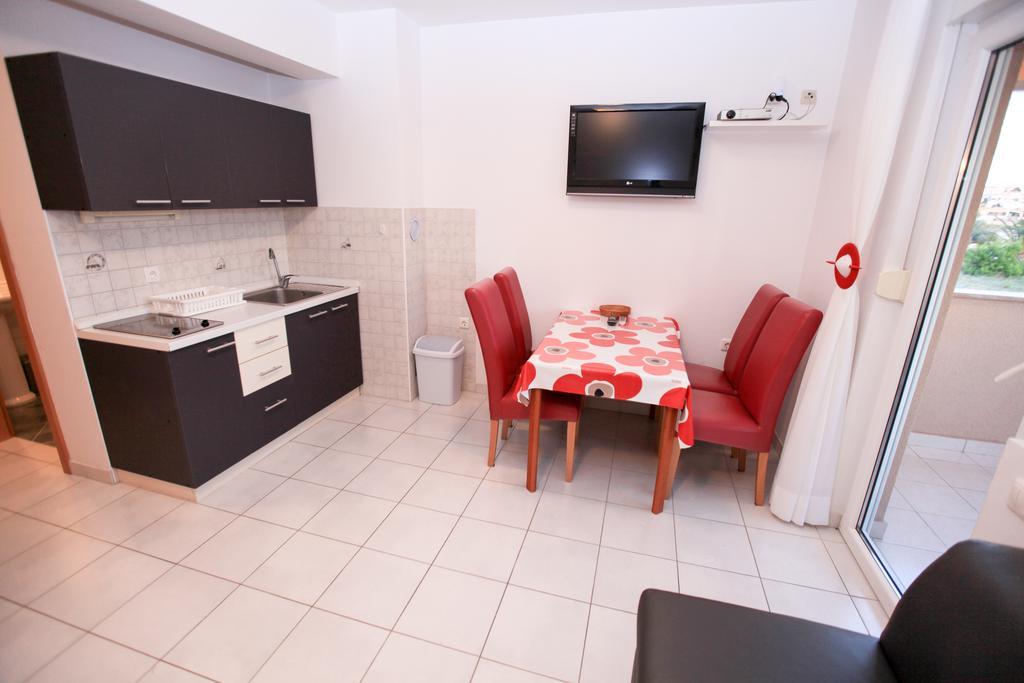 Apartments Miroslav Povljana Ngoại thất bức ảnh